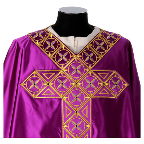 Chasuble gotique 100% pure soie broderie sur bande centrale 2