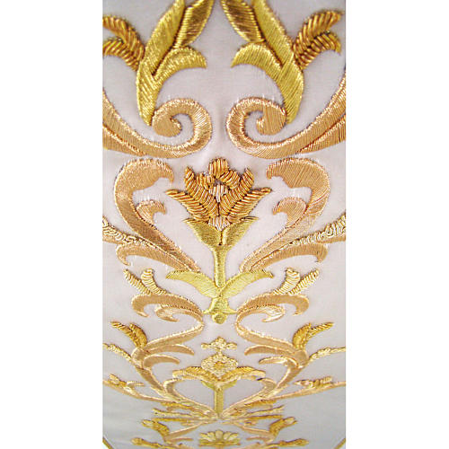 Kasel mit Kreuz und Dekorationen aus Seide 2