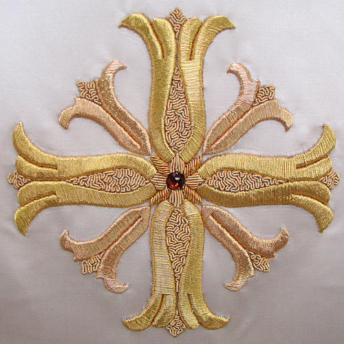 Chasuble in pure silk with hand-embroidered cross 3