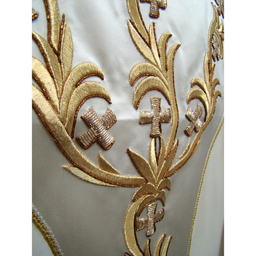 Chasuble in pure silk with hand-embroidered floral motif 2