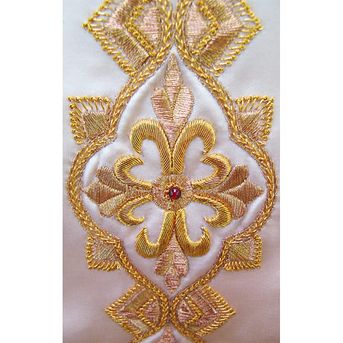 Chasuble in pure silk with hand-embroidered motif 3
