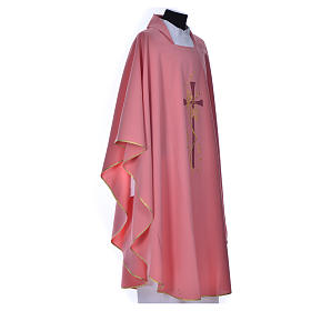 Chasuble rose brodée croix