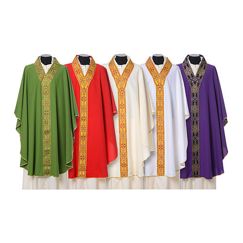 Chasuble with V neckline and decoration on front and back, 100% polyester 1
