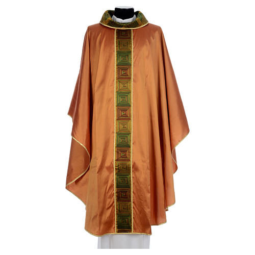 Casula litúrgica 100% seda cor de ouro bordado quadrados 1