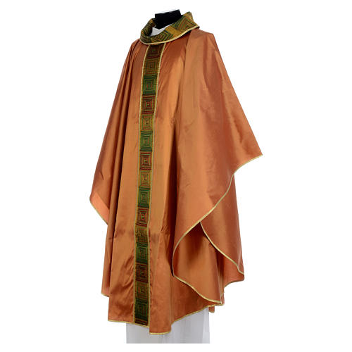 Casula litúrgica 100% seda cor de ouro bordado quadrados 3