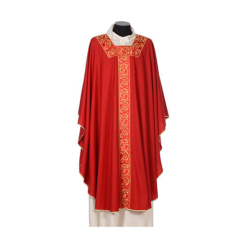Chasuble 100% wool textured fabric with decorated neckline and gallon Gamma 4