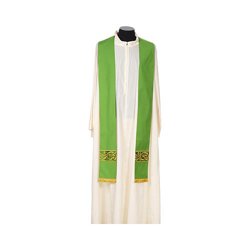 Chasuble 100% wool textured fabric with decorated neckline and gallon Gamma 7