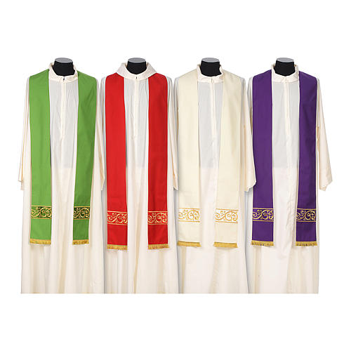Chasuble 100% wool textured fabric with decorated neckline and gallon Gamma 11