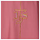 Casulla rosa poliéster IHS cruz estilizada s2