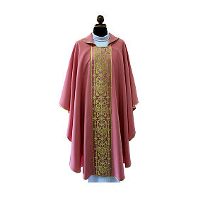 Casulas: Casula cor-de-rosa com banda central anterior Casulas: Casula cor-de-rosa com banda central anterior