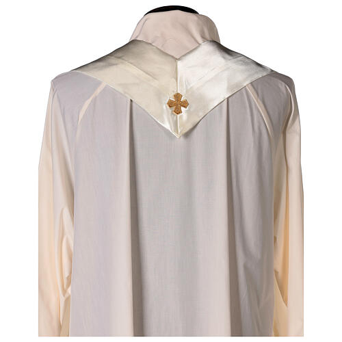 Chasuble en satin brodé or avec croix 7