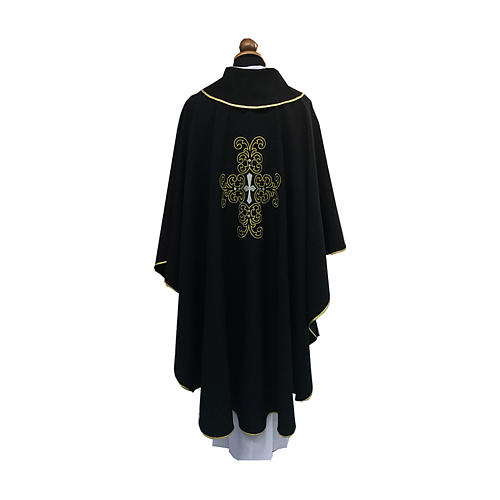 Chasuble noire croix brodée 2