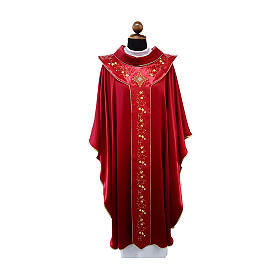 Chasuble in embroidered silk with shiny precious stones