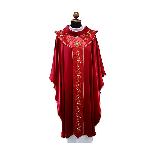 Catholic Chasuble in embroidered silk with shiny precious stones 1