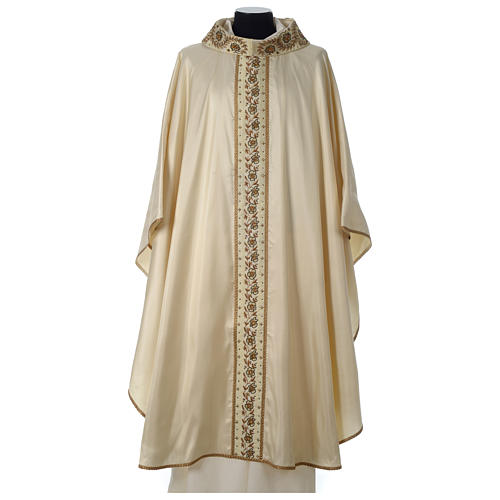 Chasuble 100% soie bande centrale brodée main collet Gamma 1