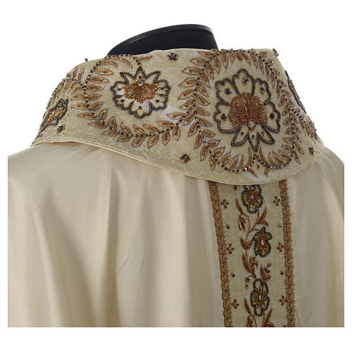 Chasuble 100% soie bande centrale brodée main collet Gamma 2
