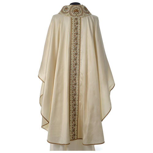 Chasuble 100% soie bande centrale brodée main collet Gamma 5