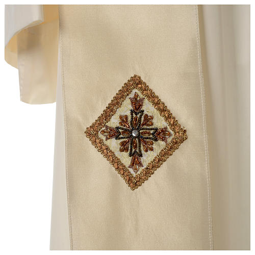 Chasuble 100% soie bande centrale brodée main collet Gamma 9