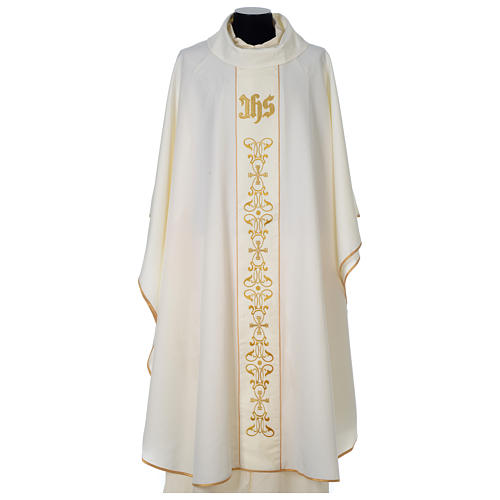 Chasuble ivoire 100% polyester bande centrale satinée IHS et broderie 1