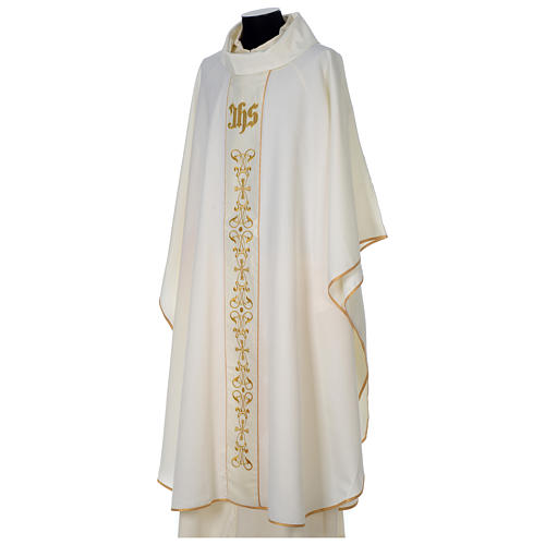 Chasuble ivoire 100% polyester bande centrale satinée IHS et broderie 3