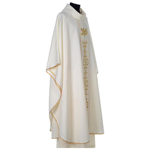 Chasuble ivoire 100% polyester bande centrale satinée IHS et broderie 4