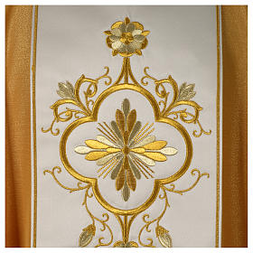 Chasuble in pure wool with embroidery on gallon, golden Gamma