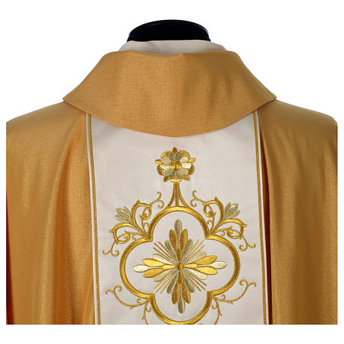 Chasuble in pure wool with embroidery on gallon, golden Gamma 6