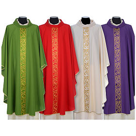 Chasuble in polyester with satin embroidered gallon and V neckline Gamma