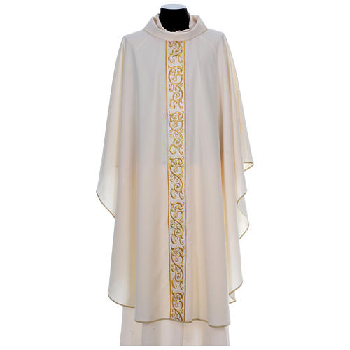 Chasuble in polyester with satin embroidered gallon and V neckline Gamma 5