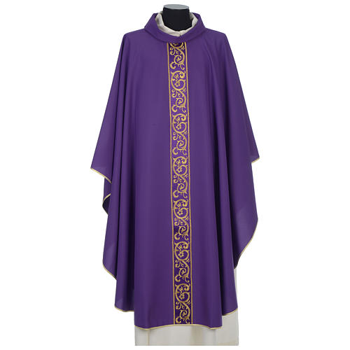 Chasuble in polyester with satin embroidered gallon and V neckline Gamma 6