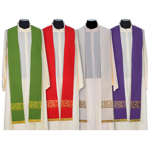 Chasuble in polyester with satin embroidered gallon and V neckline Gamma 7