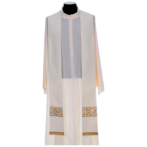 Chasuble in polyester with satin embroidered gallon and V neckline Gamma 10