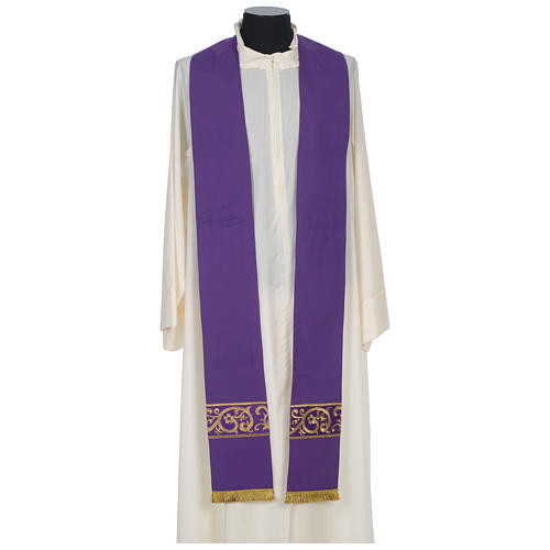 Chasuble in polyester with satin embroidered gallon and V neckline Gamma 11