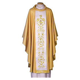 Messgewänder: Goldene Kasel aus Wolle mit gestickerten Mittelstab