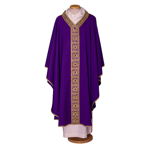 Chasuble with golden braided neckline and banding, 100% wool Gamma 4