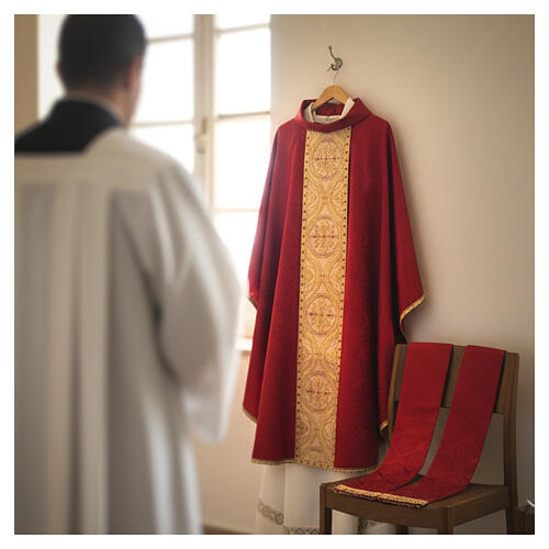 Chasuble in damask fabric with brocade gallon Gamma 2