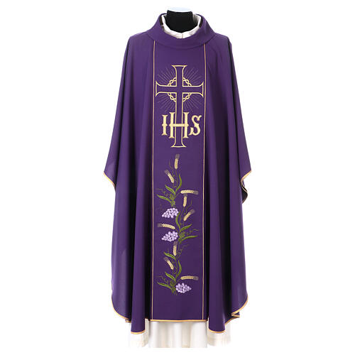 Chasuble with IHS and golden cross decorations 6