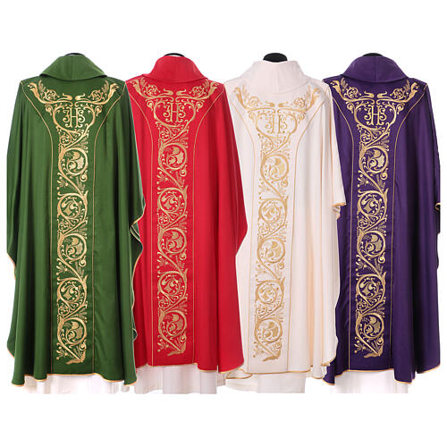 Chasuble with golden decorations, in 100% polyester 8