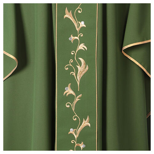 Chasuble with flowers and golden pattern, 80% polyester 20% wool 4