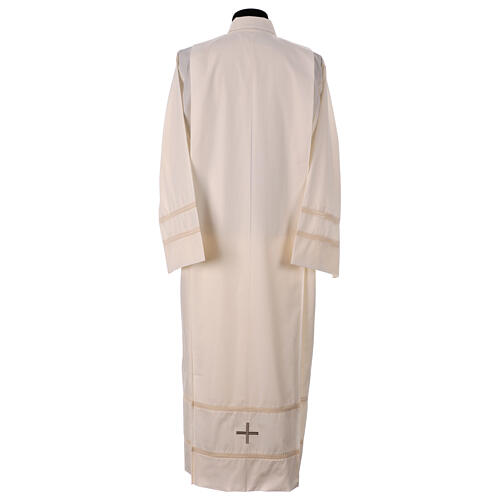 Albe, Elfenbein, mit grauem Kreuz und Durchbruchstickerei in Elfenbein – Gamma 7