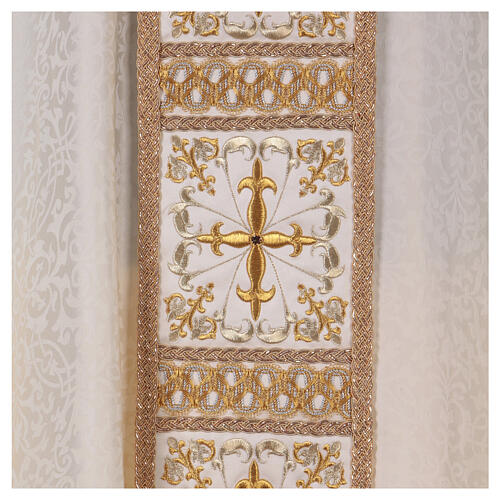 Chasuble with golden crosses on orphrey, 64% acetate 36% viscose Gamma 3