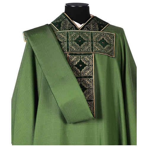 Chasuble étole velours broderie or 4 couleurs viscose polyester 5