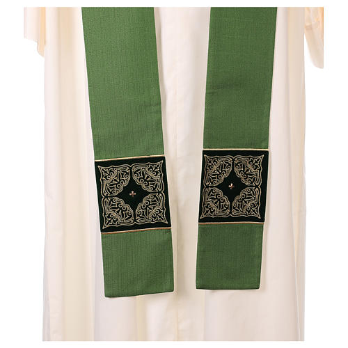 Chasuble étole velours broderie or 4 couleurs viscose polyester 8