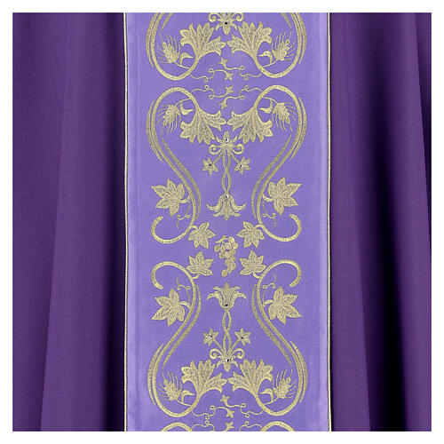 100% wool chasuble with decoration of golden grape shoots and strass 8