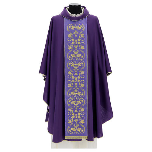 100% wool chasuble with decoration of golden grape shoots and strass 9