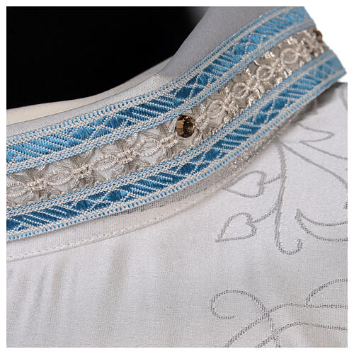 White chasuble with machine-embroidered marial pattern, acetate and viscose Gamma 6
