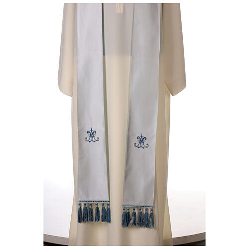 White chasuble with machine-embroidered marial pattern, acetate and viscose Gamma 14