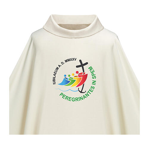 Casula cor de marfim Slabbinck Jubileu 2025 em tecido Dupion logótipo oficial a cores 2