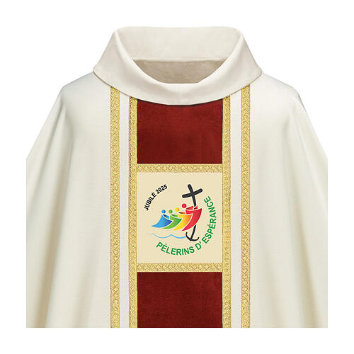 Kasel mit Schalkragen und rotem Skapulier zum Jubiläum 2025, von Slabbinck, gesticktes offizielles Logo, FRANZÖSISCH 2