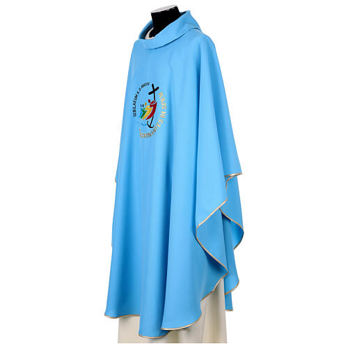 Casula azzurra Giubileo 2025 ricamo latino tessuto Vatican 3